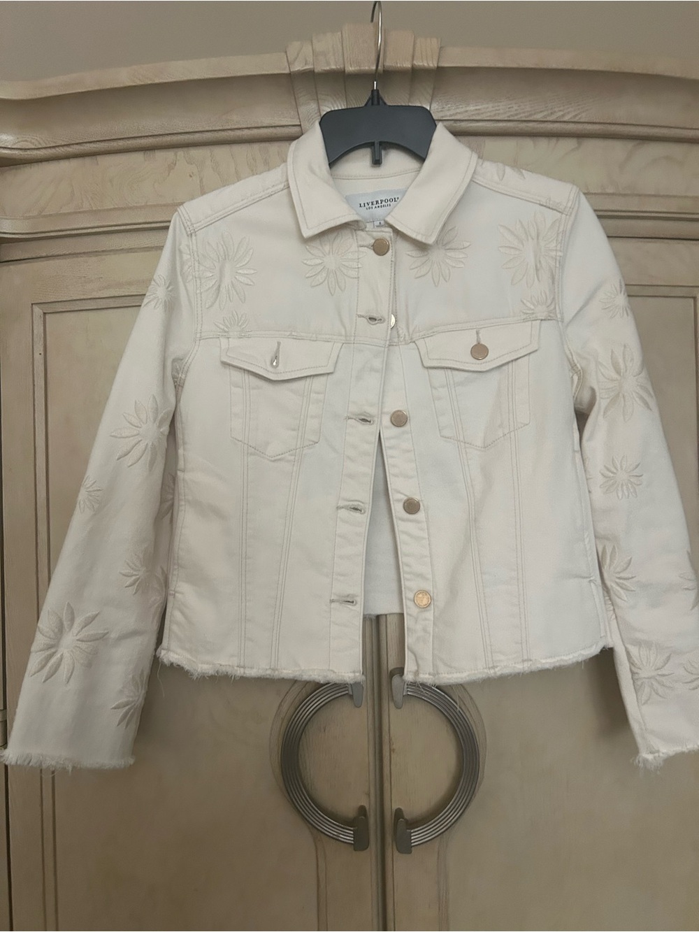 Liverpool women’s  Cream Jacket - Picture 3 of 6